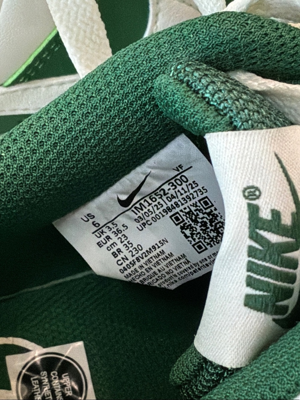 Nike Size 6 Women’s Low-Top Sneakers White Green Worn Trying On Minor Crease - Picture 12 of 16